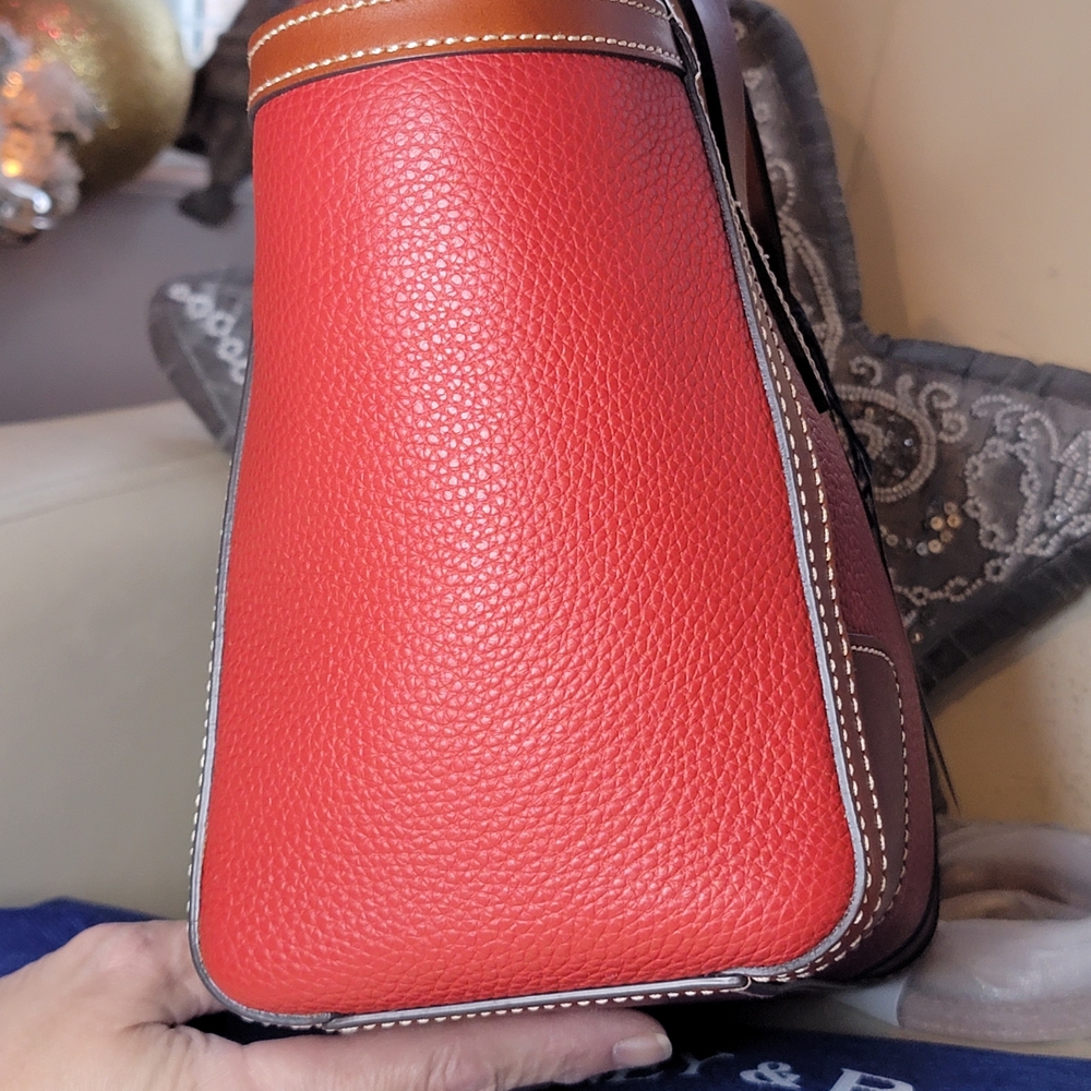 Dooney & Bourke Red Pebbled Leather Shopper Style Arm/Crossbody Bag NWT - Picture 4 of 11